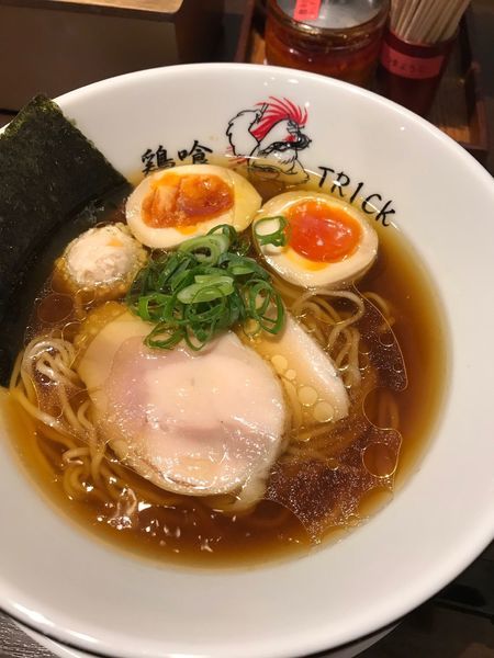 「鶏醤油ラーメン」@鶏喰～TRICK～の写真