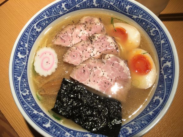 「特製中華そば900円」@中華そば 青葉 飯田橋店の写真