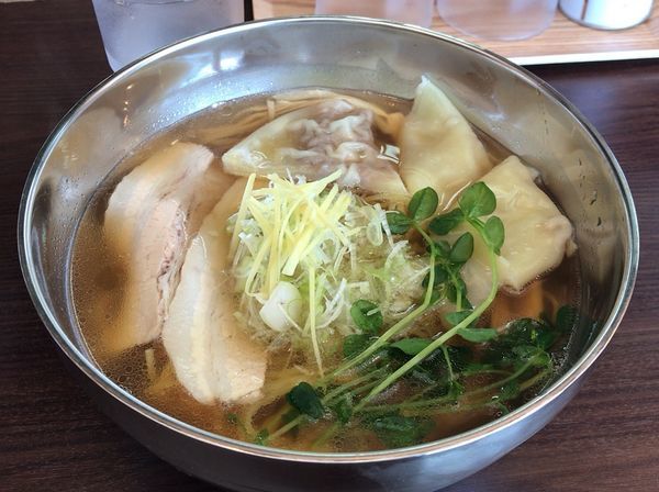 「ワンタン生姜醤油そば＋ごはん(930円＋100円)」@RAMEN ブリキの木こりの写真