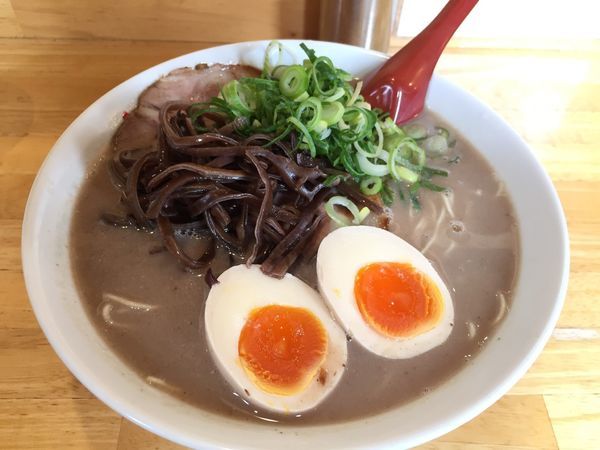 「半熟玉子豚そば 固め」@麺や 木蓮の写真