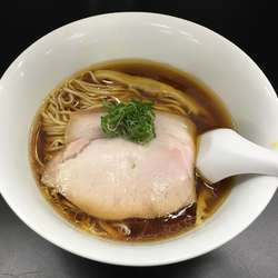 醤油ラーメン 900円