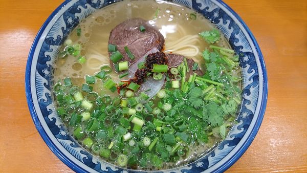 「漢方入り蘭州ラーメン」@火焔山蘭州拉麺 池袋店の写真