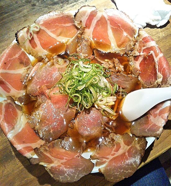 「焼豚満開 1200円」@横丁そば 小西湖の写真