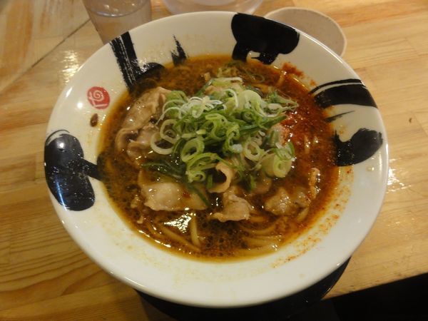 「辛口肉そばBLACK」@彩色ラーメン きんせい 高槻駅前店の写真