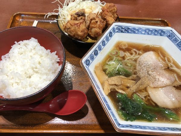 「ラーメン唐揚げセット？」@陳林の写真