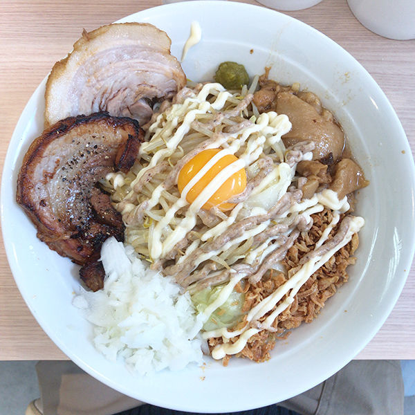 「ラーメン汁なし（全部）＋タマネギ」@麺屋 味方の写真