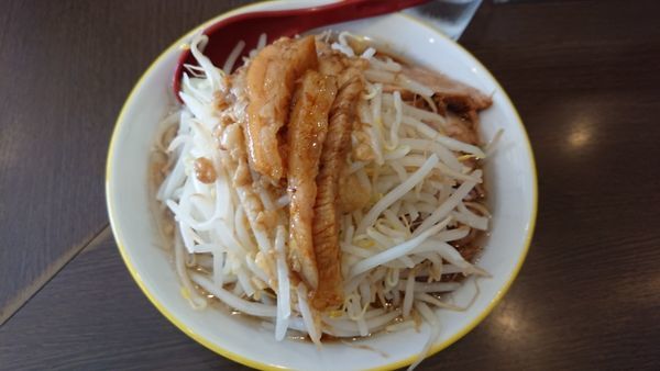 「並　少な目　ニンニク少　野菜脂」@ラーメン イエロー 御徒町店の写真