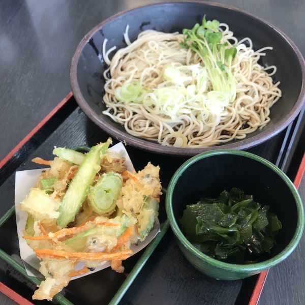 「【季節限定】帆立とアスパラのかきあげそば（￥520）＋わかめ」@ゆで太郎 松戸本町店の写真