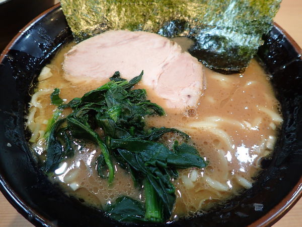 「ラーメン（並）・油多め」@横浜家系らーめん 武道家 賢斗の写真