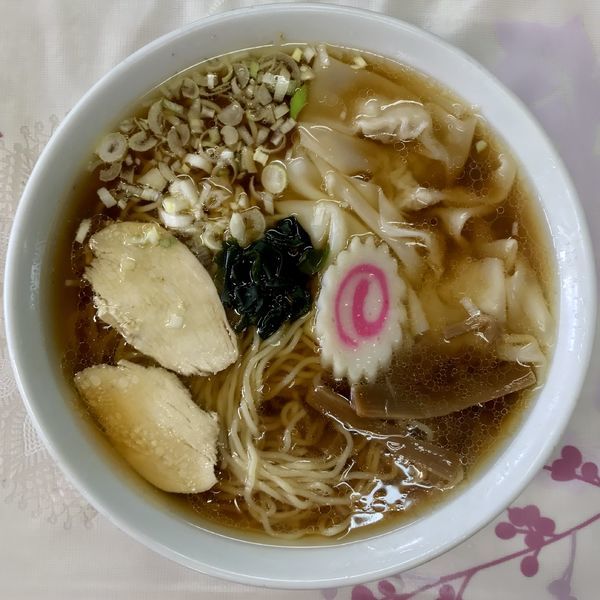 「ワンタンメン ¥700円（大盛り＋100円）」@さかえ屋食堂の写真