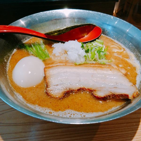 「鶏白湯魚介チャーシュー 味卵」@らぁめん初代 OKAWARIの写真