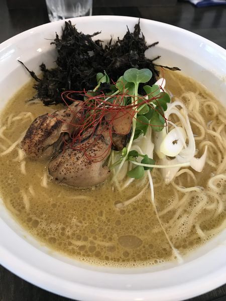 「牡蠣らー麺(祝日・週末限定10食) 1380円　麺大盛り」@らー麺つけ麺 みやがわ 東白楽店の写真