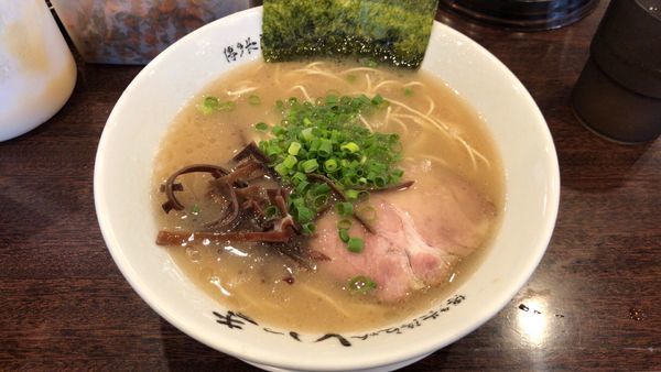 「らーめん(バリカタ 替玉(カタ」@博多長浜らーめん いっきの写真