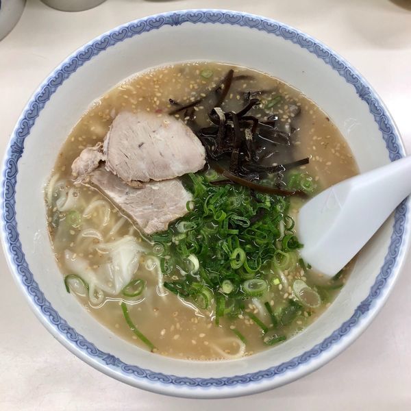 「ワンタンメン (750円)」@一平 本店の写真