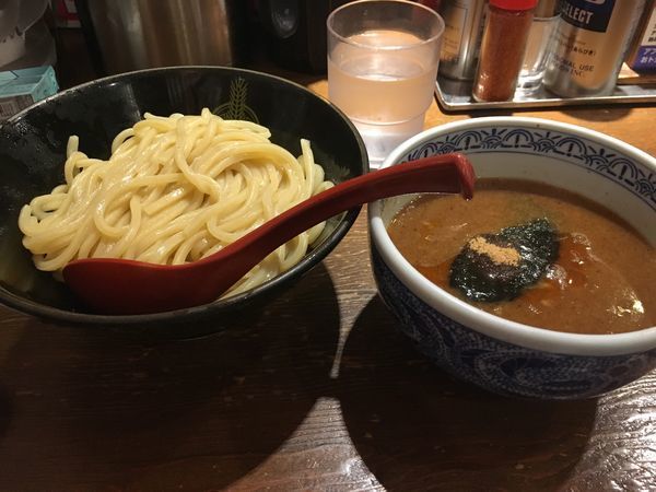 「辛つけ麺」@つけ麺専門店 三田製麺所 御茶ノ水店の写真