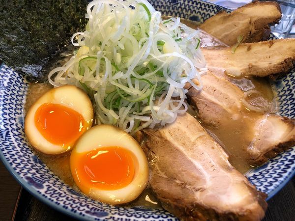 「コク醤油味玉らぁめん」@麺楽屋の写真