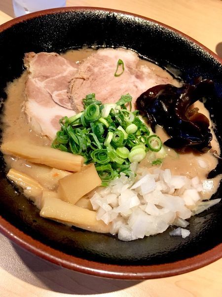 「超濃厚豚骨 麺半分」@麺匠 克味の写真