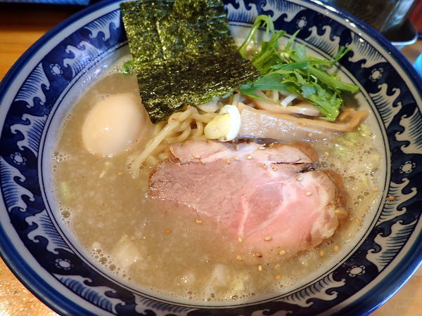 「濃熟塩らーめん味玉」@○心厨房の写真