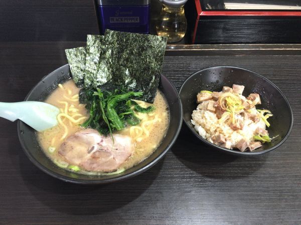 「ラーメンAセット(醤油豚骨ラーメン+チャーシュー丼)(800円)」@らーめん家 せんだい 鶴ヶ峰本店の写真