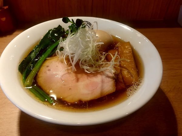 「煮干しそば(並盛・150g)800円＋味玉100円」@麺処 鶴舞屋の写真