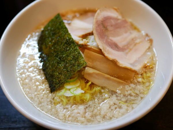 「醤油ラーメン こってり＋サービス餃子」@宗家一条流 八代目直系 がんこラーメン 町屋店の写真