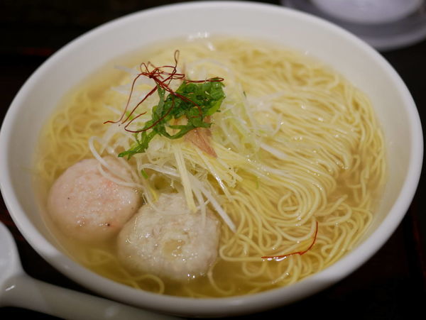 「あら炊き塩らぁめん サービス大盛＋サービス烏龍茶」@麺屋 海神の写真