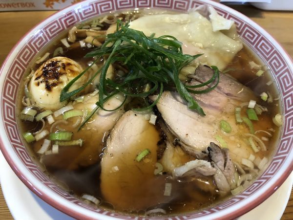 「特製醤油そば」@麺切り 白流の写真