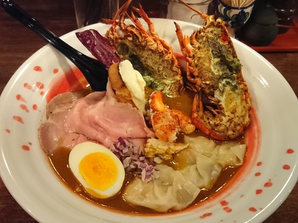 「丸ごと一匹オマール海老らーめん￥2500＋ワンタン￥200」@海老丸らーめんの写真