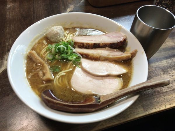 「鶏肉らーめん 930円」@らーめん チキントの写真