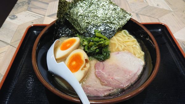 「味玉豚骨醤油らぁめん 並」@豚骨らあめん専門店 とんこつ家ZUN イオンモール松本店の写真