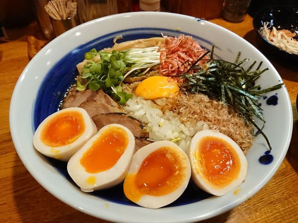 「【限定】黒まぜそば750円＋α(特別ver) 他いろいろ」@麺屋 鶏口の写真