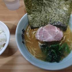 並ラーメン+ごはん(おかわり無料)