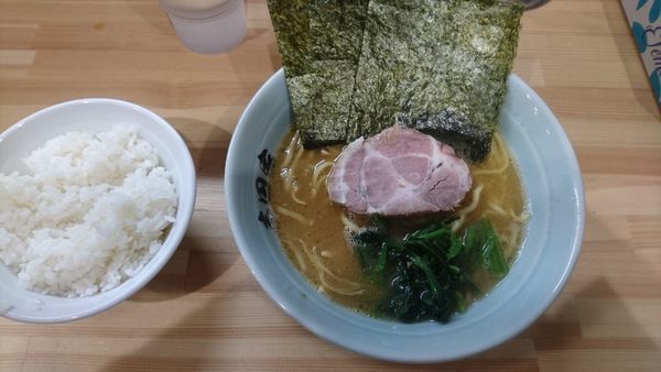 「並ラーメン+ごはん(おかわり無料)」@横浜家系 志田家の写真