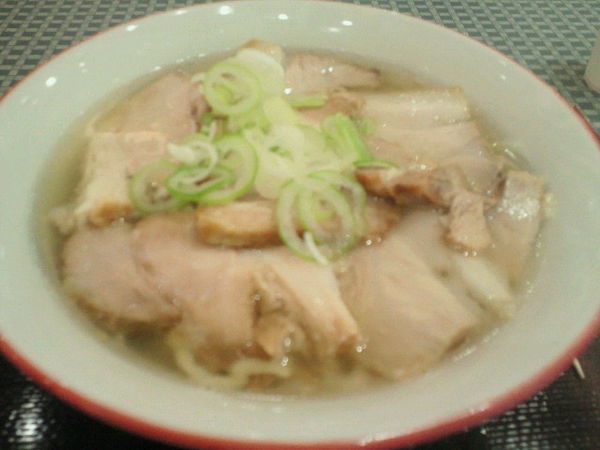 「肉そば 900円＠麺&ダイニング 坂新」@福島県観光物産館飲食コーナーの写真