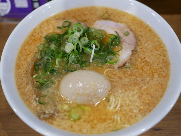 「ラーメン 麺硬め＋背脂多め＋一味多め＋サービス味玉」@らーめん一途の写真