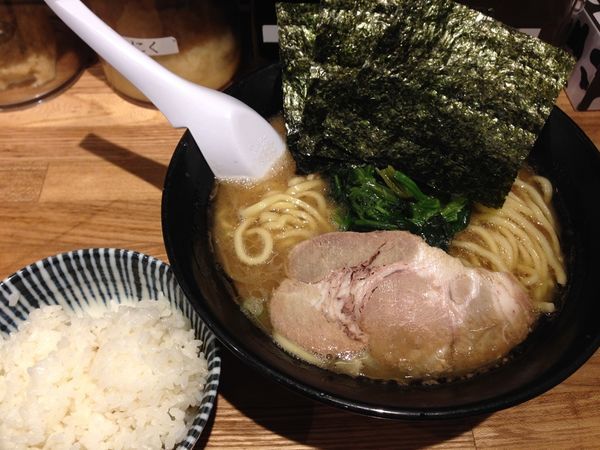 「らーめん＋サービスライス」@麺勇軒の写真