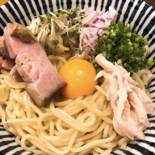 「ポルチーニオイルのまぜそば（中盛）＋卵黄」@麺処 一龍庵 池袋本店の写真