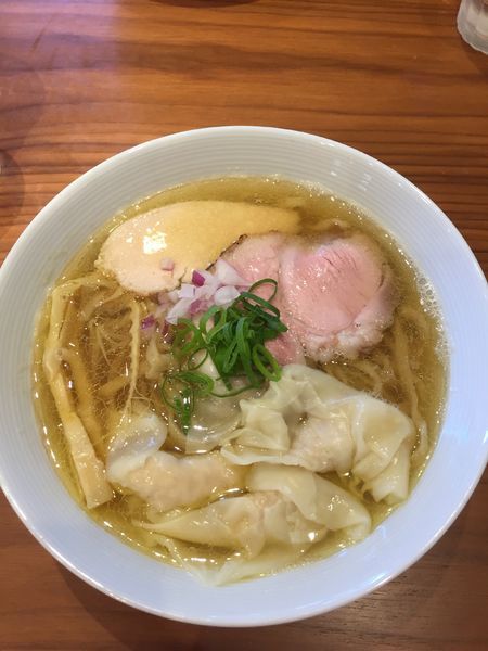 「煮干しらぁめん　ワンタン入り ￥900」@mojamojaの写真