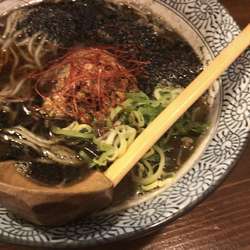 黒担々麺