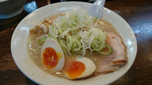 「味玉ラーメン　＠８５０円」@こってりらーめん 誉の写真