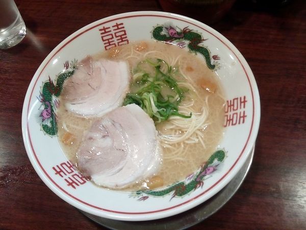 「久留米ラーメン　730円　麺硬め　無料替玉」@久留米ラーメン 福ヤ 南越谷店の写真