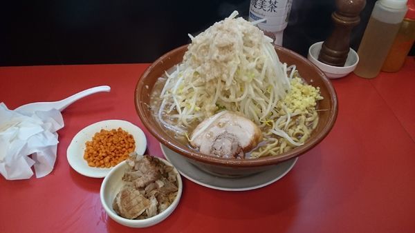 「大・ショウガ・ほぐし・端豚(ヤサイアブラ辛揚げ別皿)￥９５０」@鷹の目 獨協大学前本店の写真