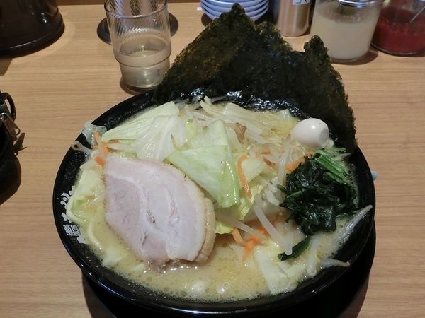 「野菜ラーメン麺増し(0.5玉)」@町田商店 秦野店の写真