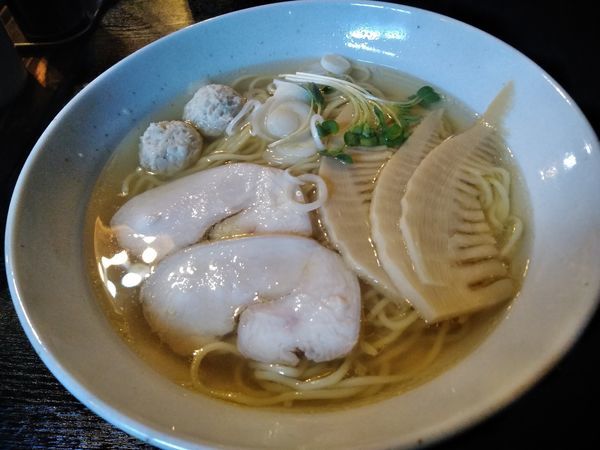 「朝ラーメン塩+鳥チャーシュー+たけのこ+つくね」@中華そばつけそば 千思萬考の写真