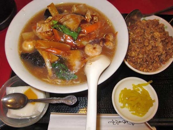 「五目湯麺＋小チャーハン　650円（ランチ）」@花彫酒家の写真