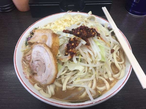 「小ラーメン+ニンニク増し+野菜少なめ750円+ラー油50円」@ラーメン二郎 川越店の写真