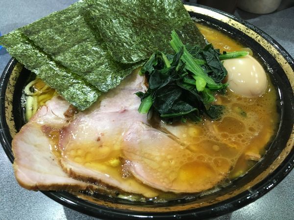 「中盛チャーシュー麺&味玉」@家系総本山 ラーメン吉村家の写真