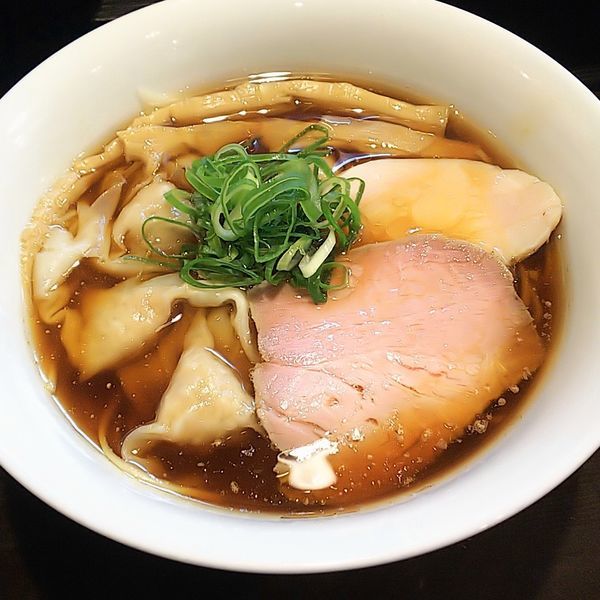 「醤油ワンタンらぁ麺」@らぁ麺 すぎ本の写真