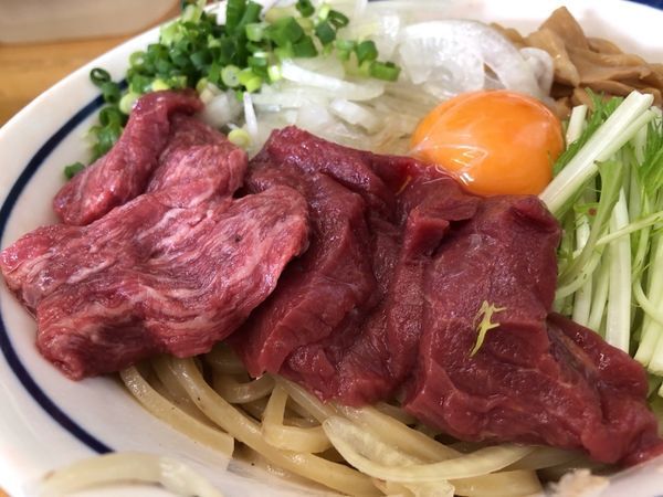 「【卯月限定】馬刺し和え蕎麦Ｂ（霜肉差し替え）」@MENYA 食い味の道有楽の写真