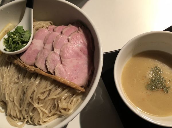 「煮豚塩つけそば＋中盛」@SOBAHOUSE金色不如帰の写真